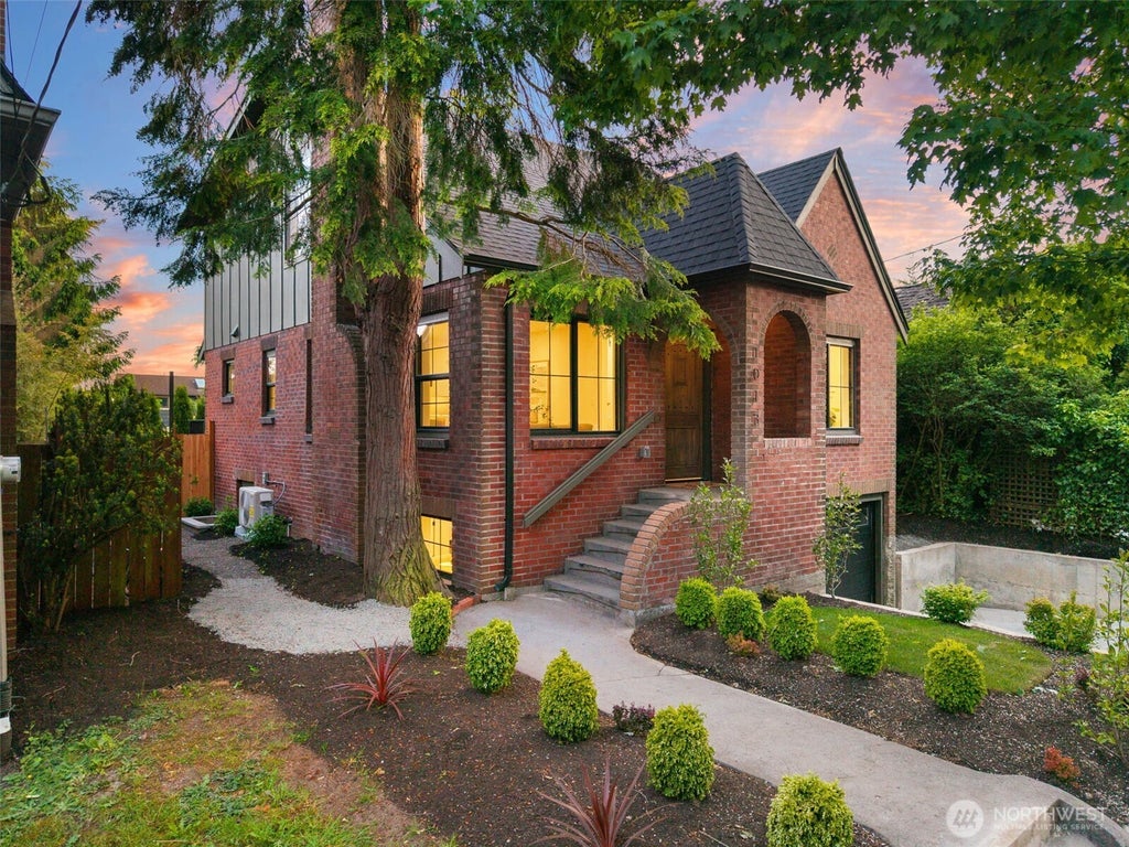 Photo of 1013 NW 80th Street, Seattle, WA 98117 (MLS # 2530896)