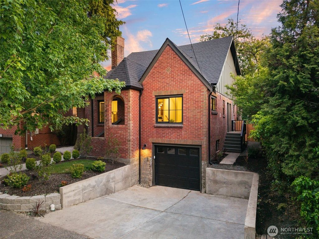 Photo of 1013 NW 80th Street, Seattle, WA 98117 (MLS # 2530896)