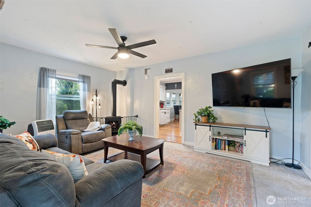 Photo of 212 W 6th Street, Centralia, WA 98531 (MLS # 2451299)