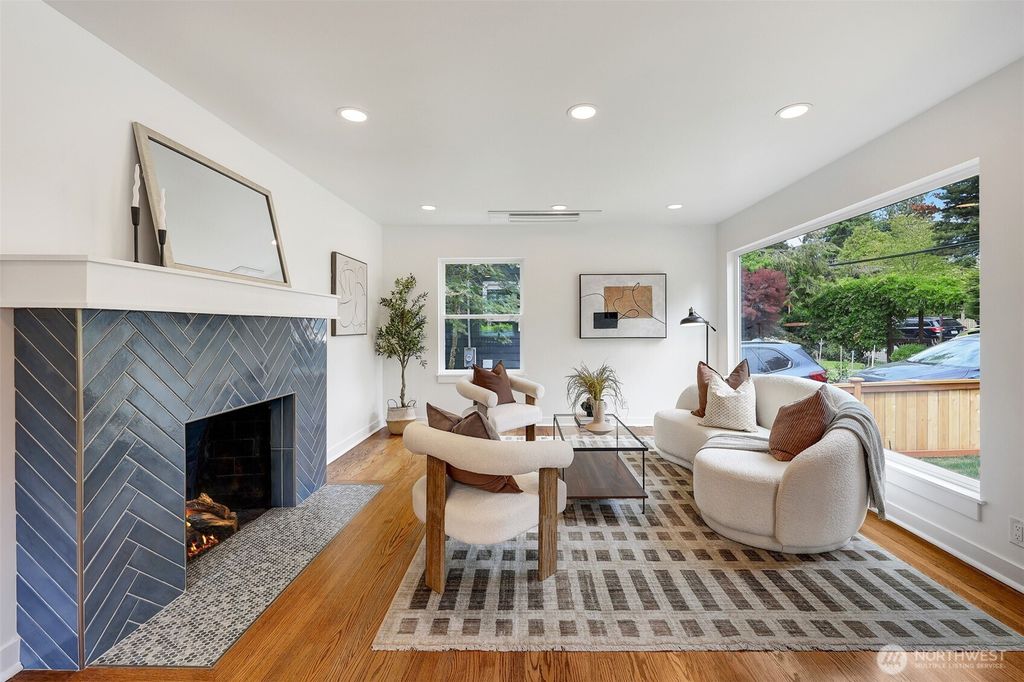 Photo of 8811 12th Avenue NE, Seattle, WA 98115 (MLS # 2393916)