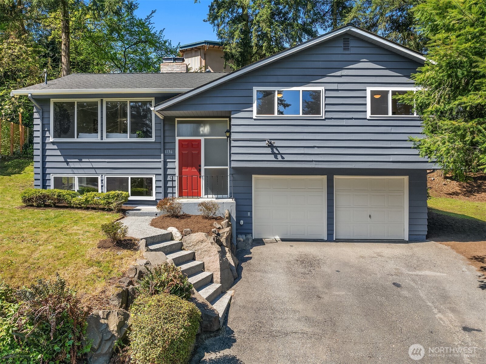 1136 N 146th Place