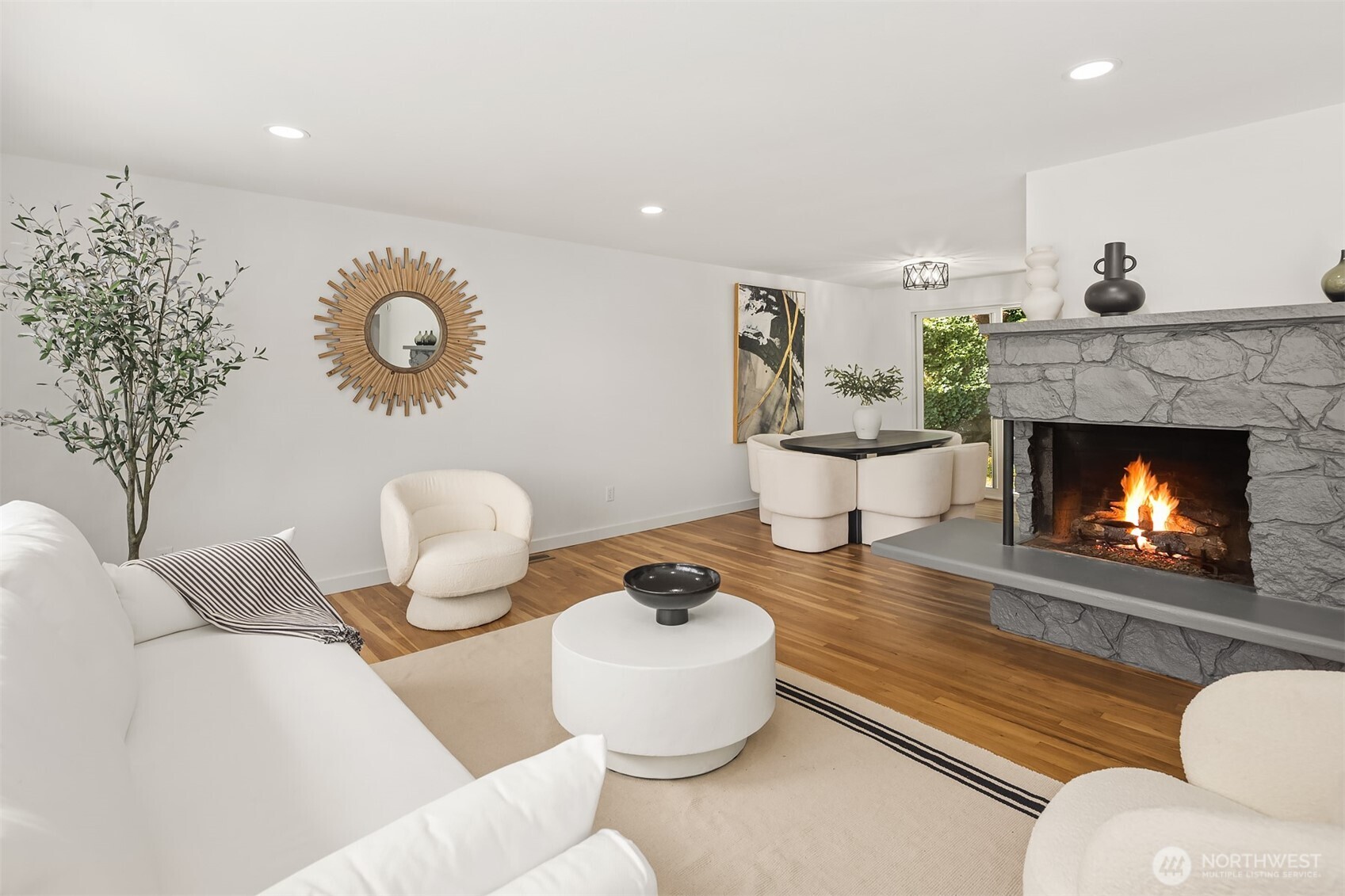 1136 N 146th Place