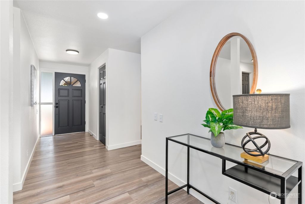 Photo of 2124 SE 19th Street, Renton, WA 98055 (MLS # 2262135)