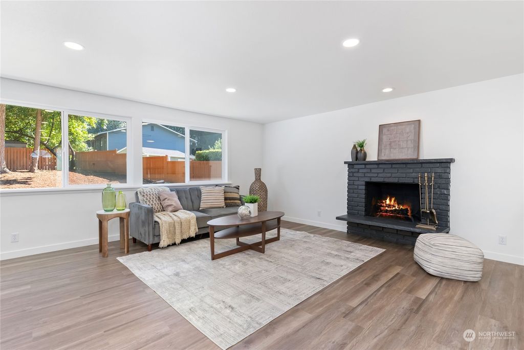 Photo of 2124 SE 19th Street, Renton, WA 98055 (MLS # 2262135)