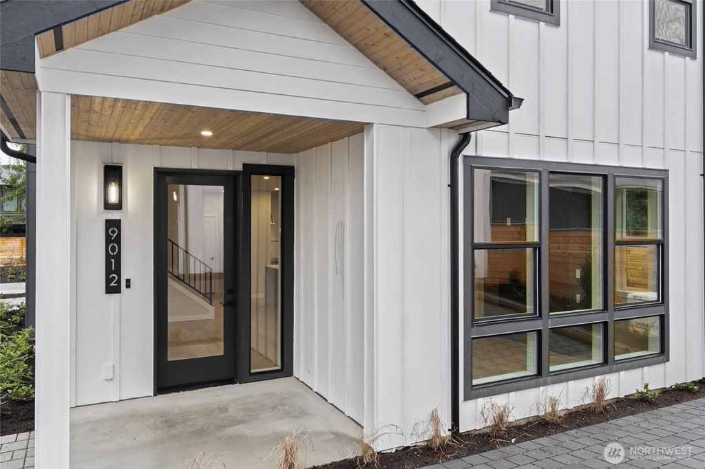 Photo of 9012 124th Lane NE, Kirkland, WA 98033 (MLS # 2485828)