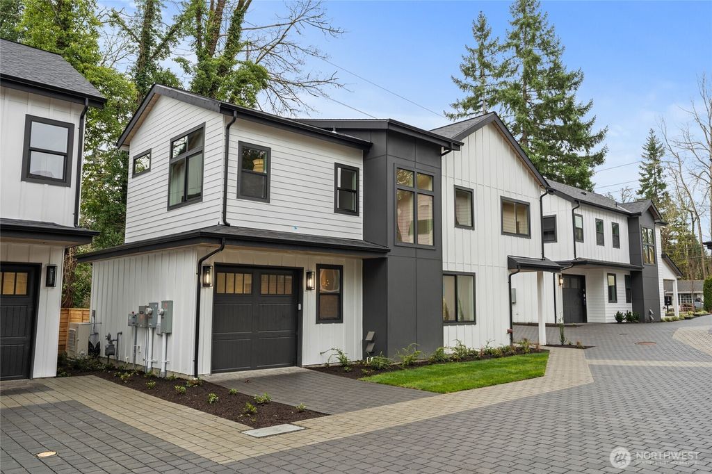 Photo of 9012 124th Lane NE, Kirkland, WA 98033 (MLS # 2485828)