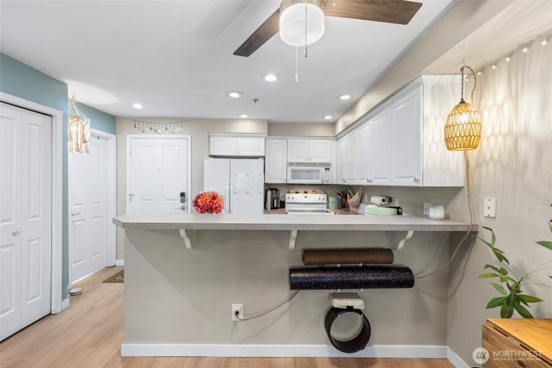 12034 15th Avenue NE 103