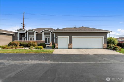 Photo of 1845 Maple Street #2, Wenatchee, WA 98801 (MLS # 2437167)