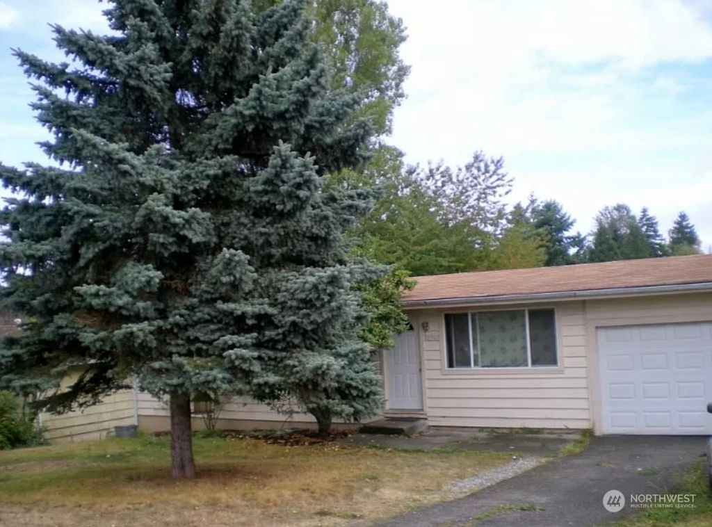 Photo of 32902 26th Place SW, Federal Way, WA 98023 (MLS # 2193896)