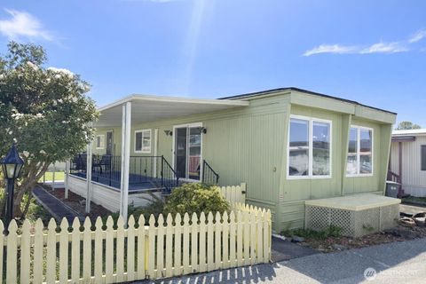 Photo of 8314 38th Street E #4, Edgewood, WA 98371 (MLS # 2518170)