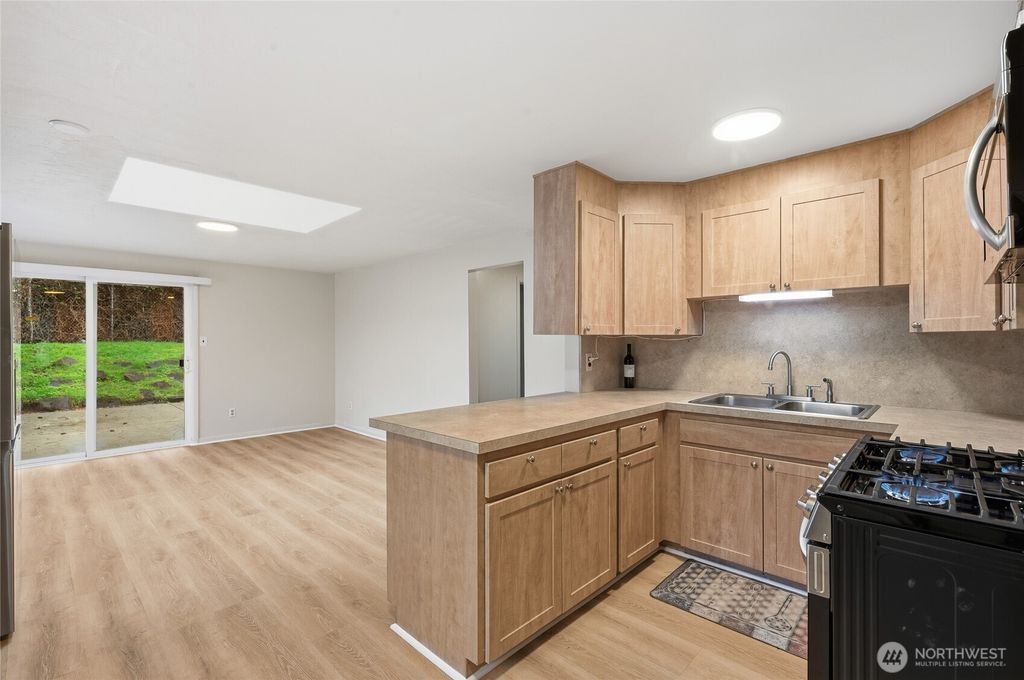 Photo of 7942 15th Avenue SW, Seattle, WA 98106 (MLS # 2476034)