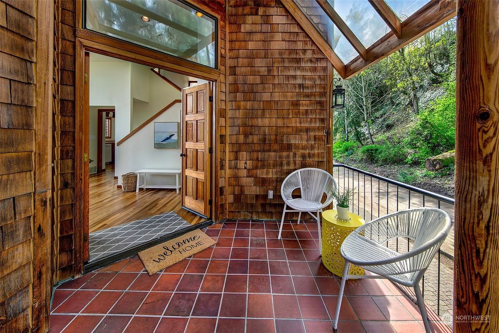 Photo of 2526 Mount Claire Drive S, Seattle, WA 98144 (MLS # 2219733)
