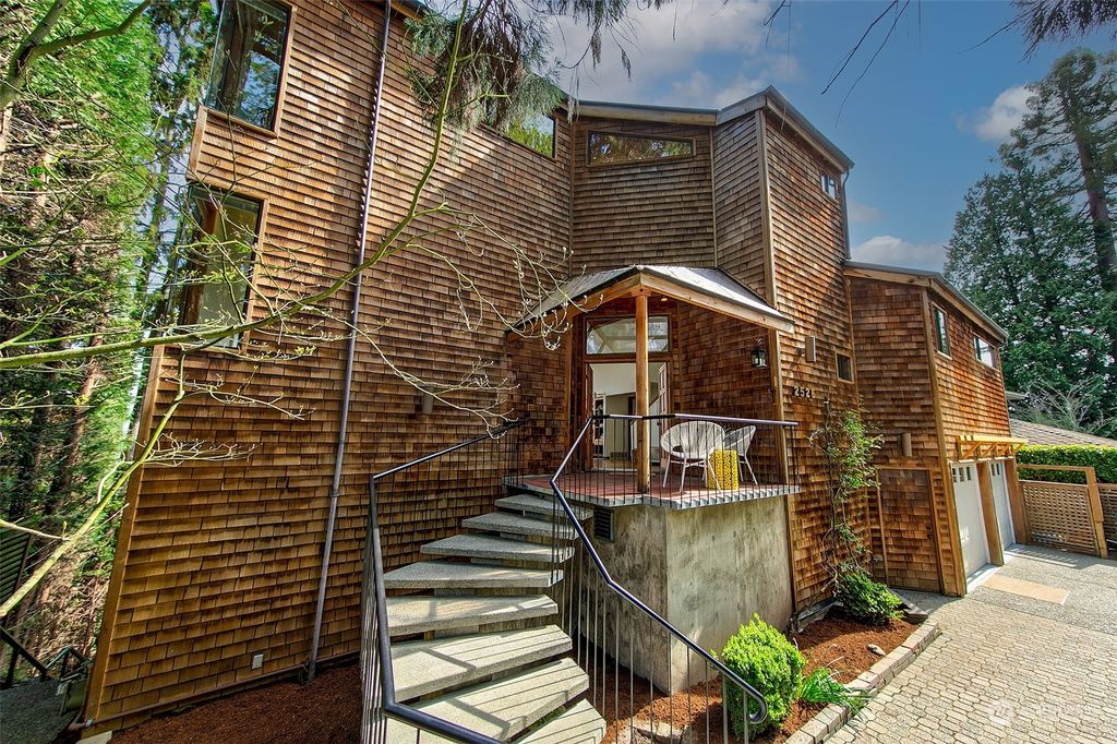 Photo of 2526 Mount Claire Drive S, Seattle, WA 98144 (MLS # 2219733)