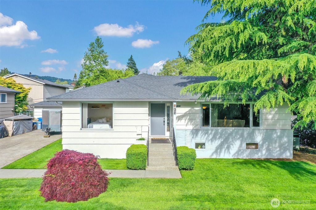 Photo of 602 N 16th Avenue, Kelso, WA 98626 (MLS # 2521285)