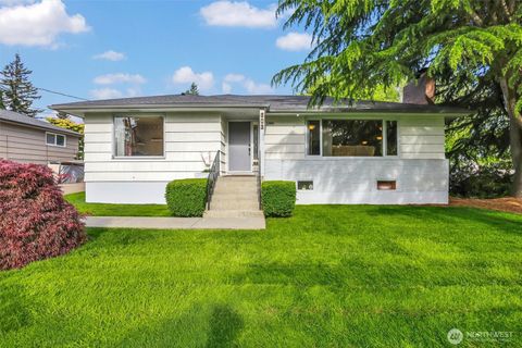 Photo of 602 N 16th Avenue, Kelso, WA 98626 (MLS # 2521285)