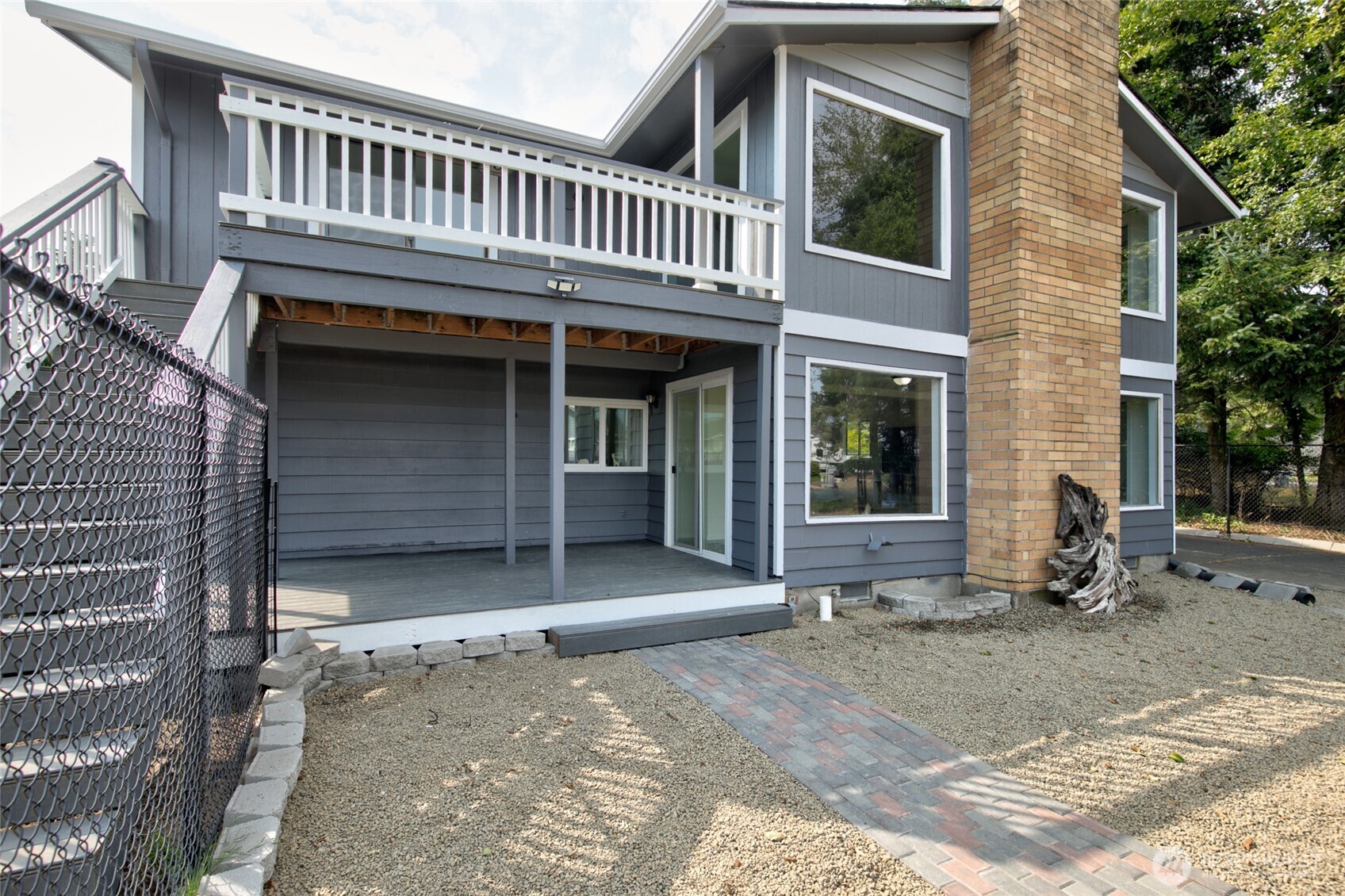 347 Harbor View Loop SE