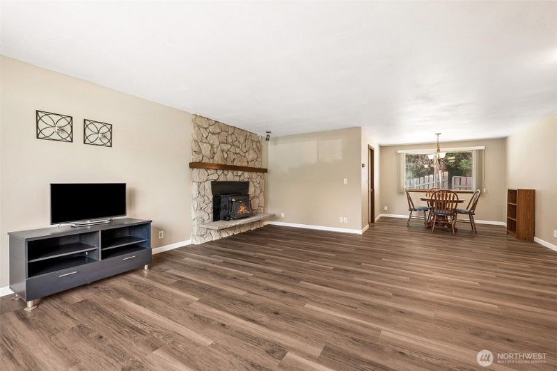 5604 18th Court NE