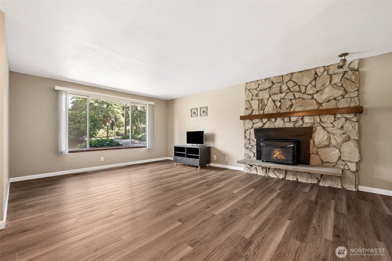 5604 18th Court NE