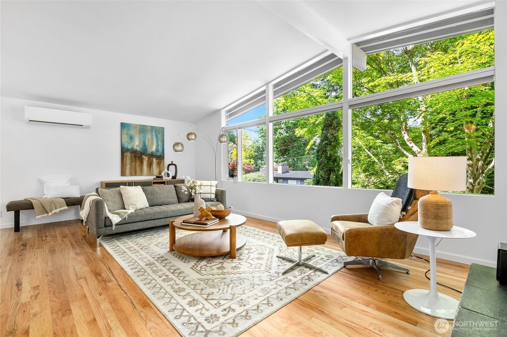 Photo of 5 Wembley Lane, Mercer Island, WA 98040 (MLS # 2381594)