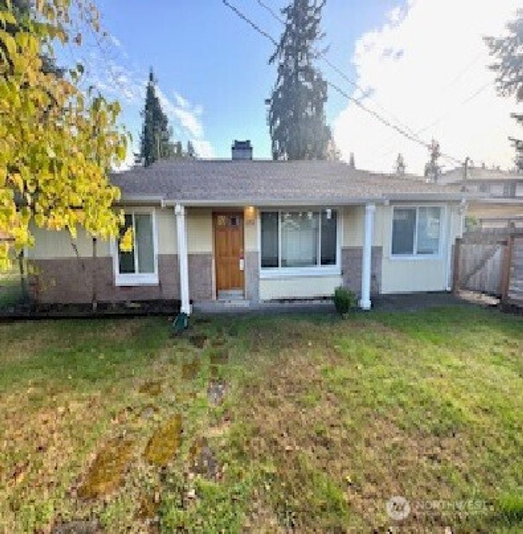 Photo of 17554 Fremont Avenue N, Shoreline, WA 98133 (MLS # 2447989)