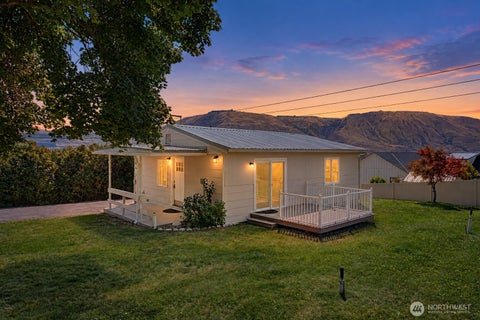 Photo of 860 S Nancy Avenue, East Wenatchee, WA 98802 (MLS # 2557190)