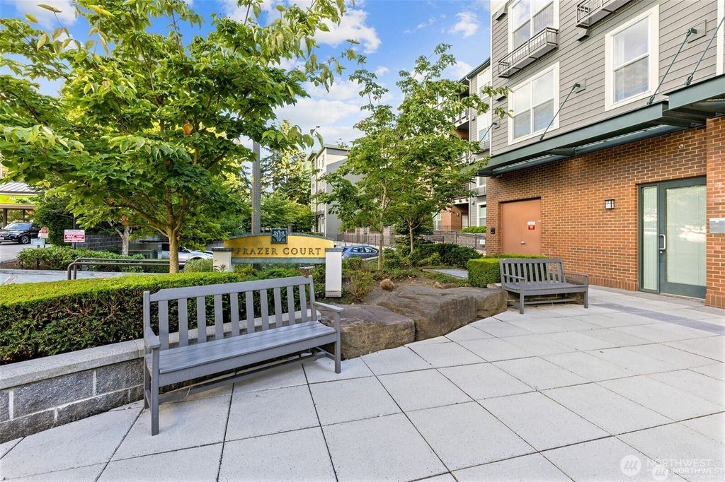 Photo of 16275 NE 85th Street #414, Redmond, WA 98052 (MLS # 2520666)