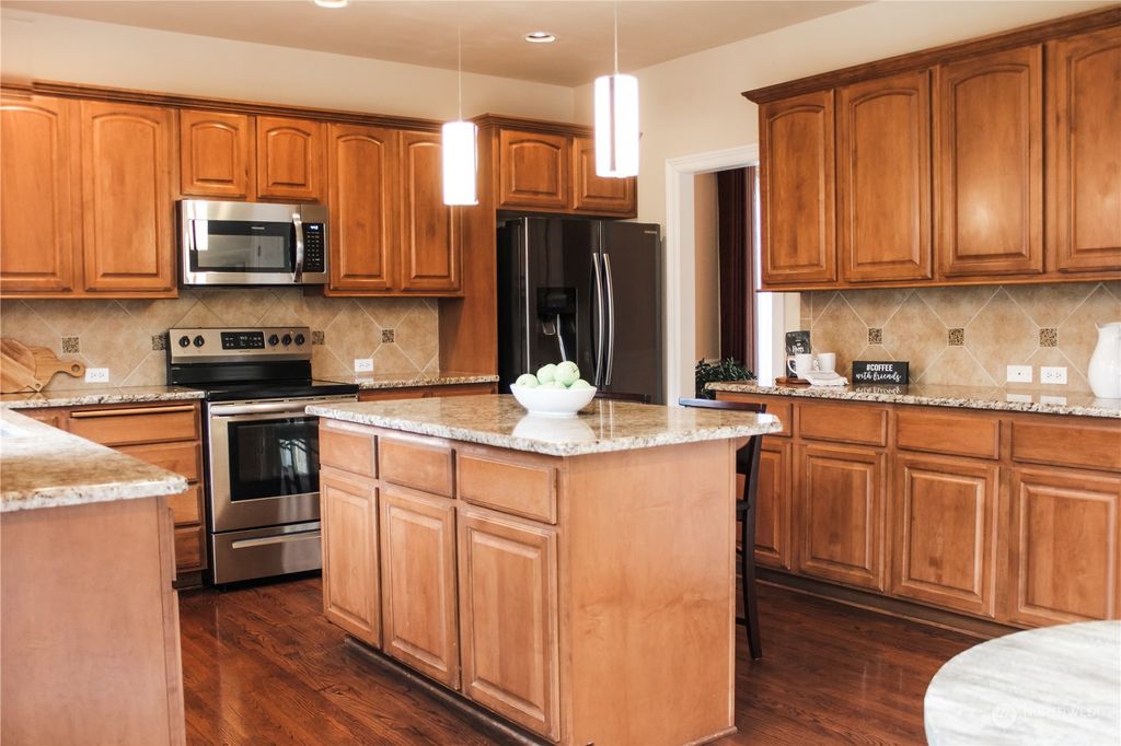 listing image 9365848249396119376