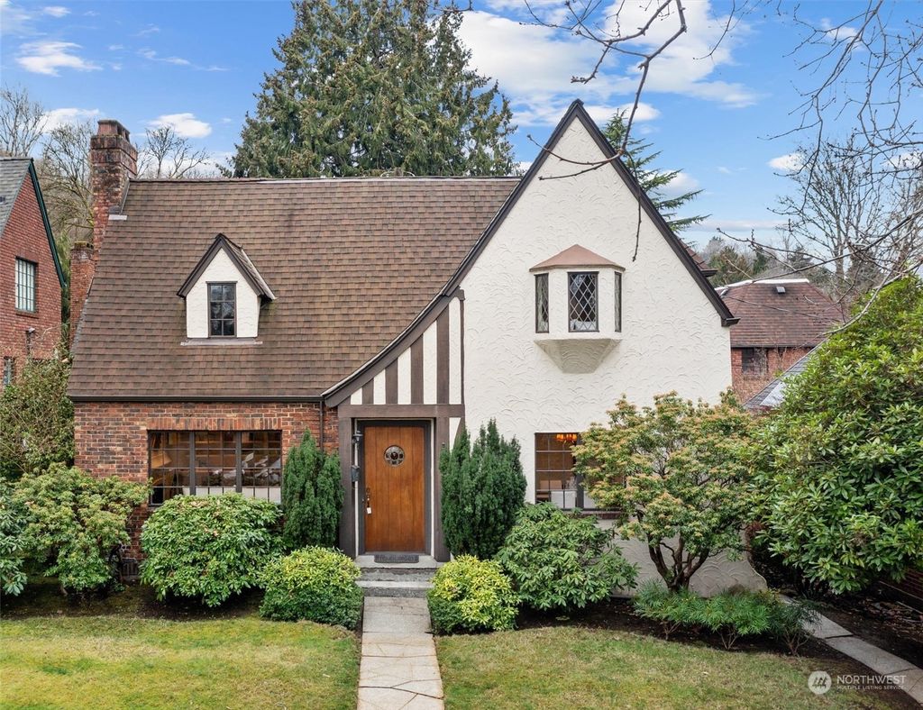 Photo of 2311 16th Avenue E, Seattle, WA 98112 (MLS # 2029893)