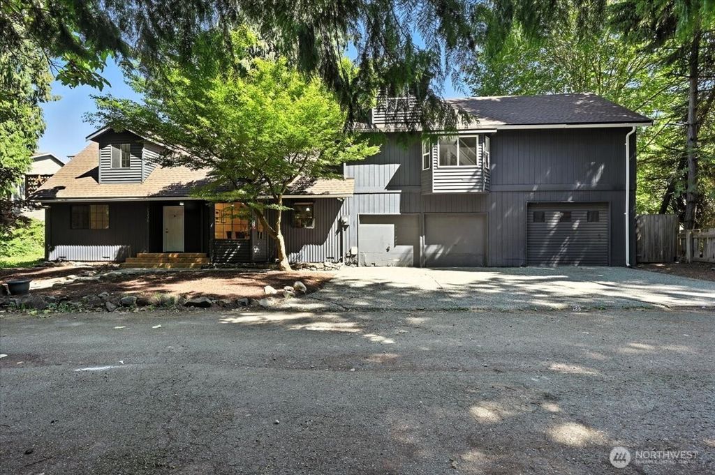 Photo of 15230 44th Avenue W, Lynnwood, WA 98087 (MLS # 2407785)