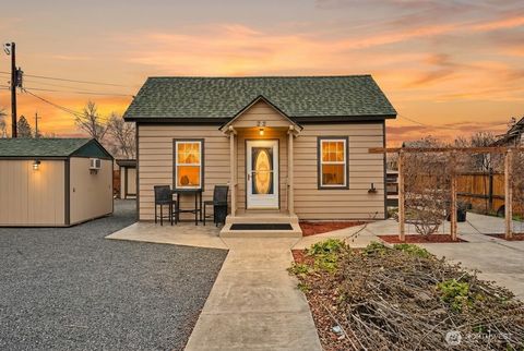 Photo of 22 S Elder Street, Soap Lake, WA 98851 (MLS # 2477380)