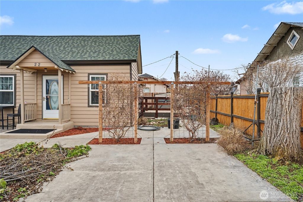 Photo of 22 S Elder Street, Soap Lake, WA 98851 (MLS # 2477380)