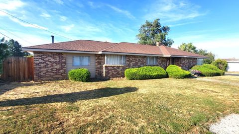 Photo of 814 NW 1st Avenue, Soap Lake, WA 98851 (MLS # 2418030)
