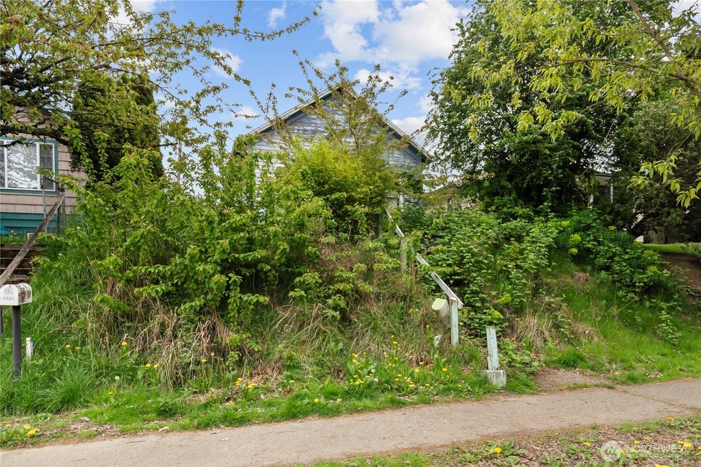 Photo of 4724 25th Ave SW AVE, Seattle, WA 98106 (MLS # 2593109)