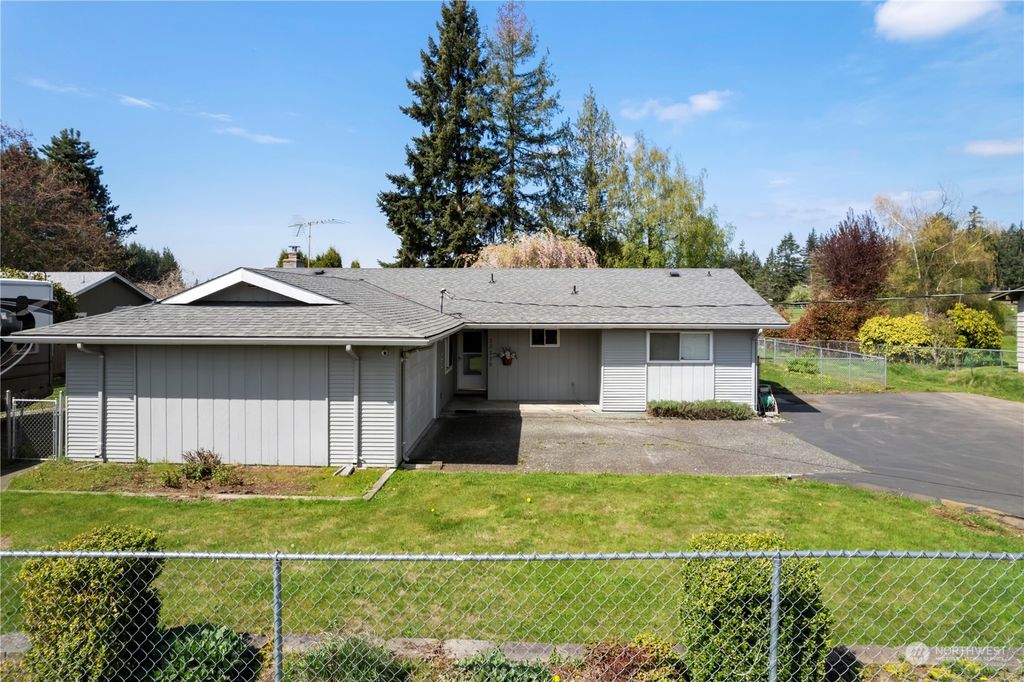 Photo of 20226 SE 384th Street, Auburn, WA 98092 (MLS # 2062299)