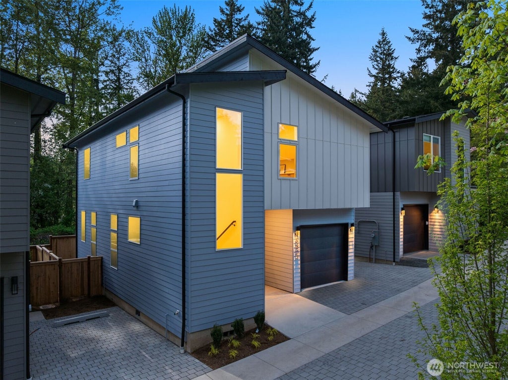 Photo of 8407 NE 137th Street, Kirkland, WA 98034 (MLS # 2583803)