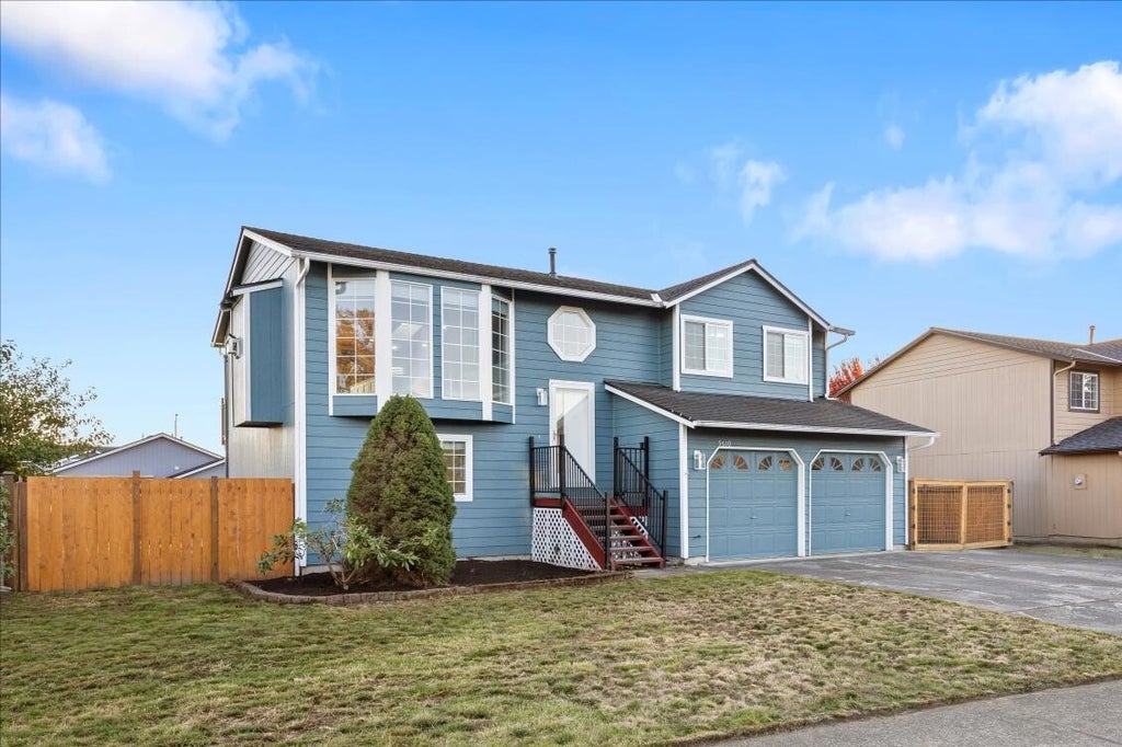 Photo of 5610 124th Place NE, Marysville, WA 98271 (MLS # 2595949)