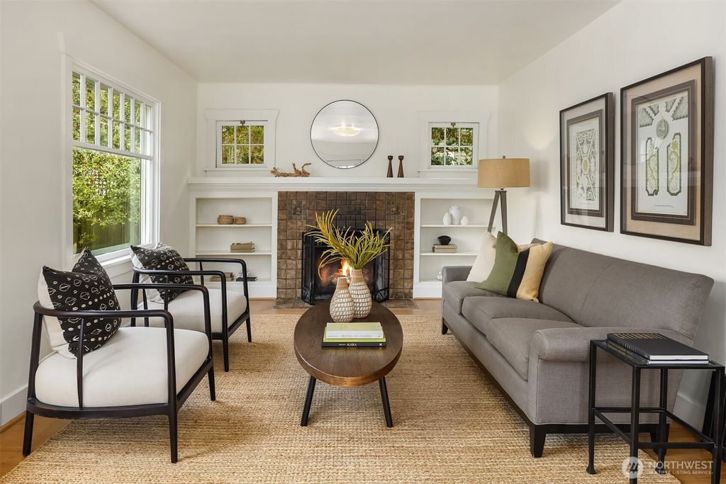 Photo of 8266 4th Avenue NE, Seattle, WA 98115 (MLS # 2443394)