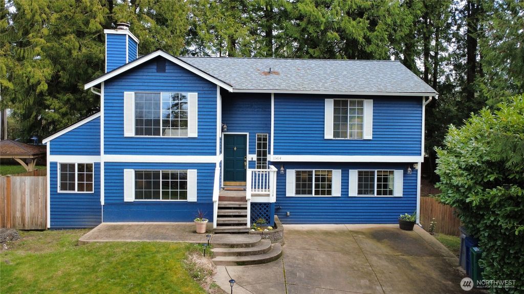 Photo of 11414 107 Place NE, Kirkland, WA 98033 (MLS # 2490949)