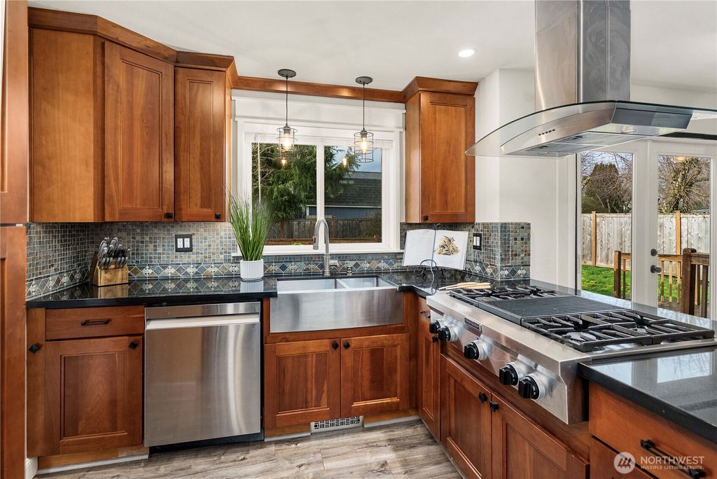 Photo of 21520 SE 280th Street, Maple Valley, WA 98038 (MLS # 2471187)