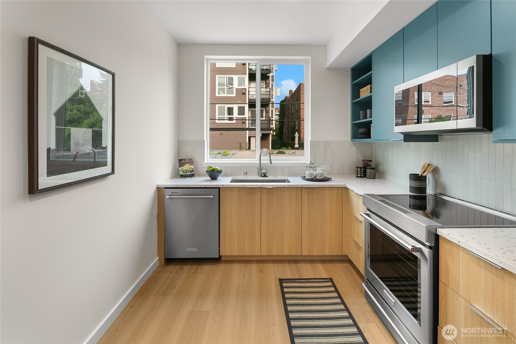 318 Bellevue Avenue E