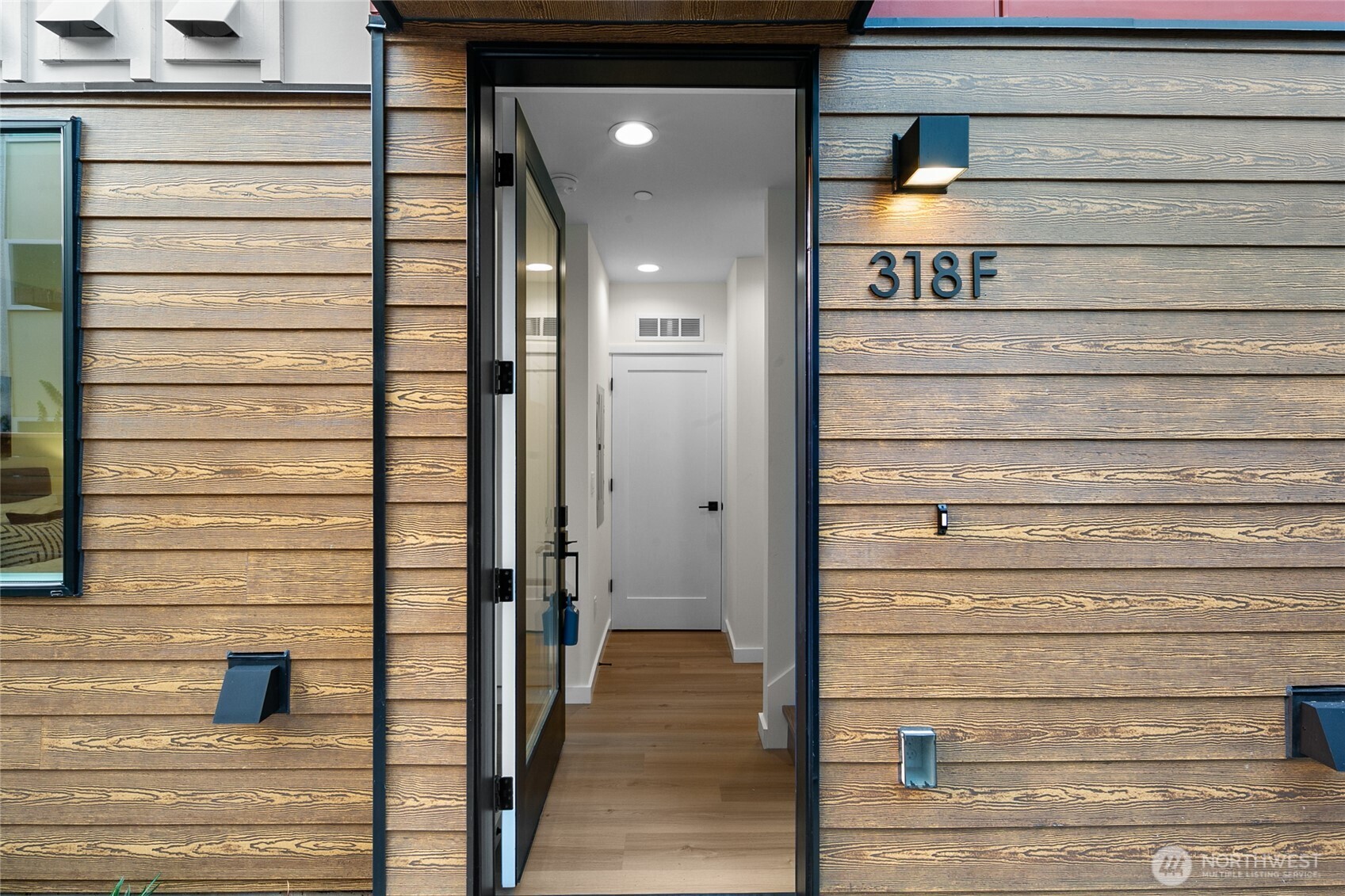 318 Bellevue Avenue E