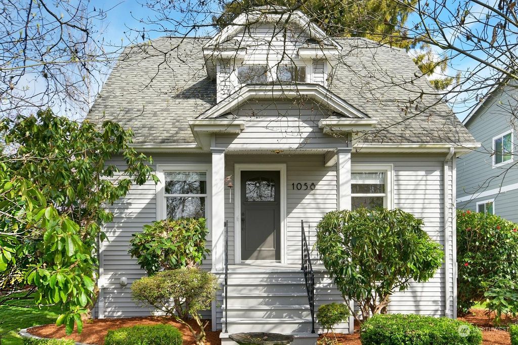 Photo of 1058 SW 150th Street, Burien, WA 98166 (MLS # 2049720)