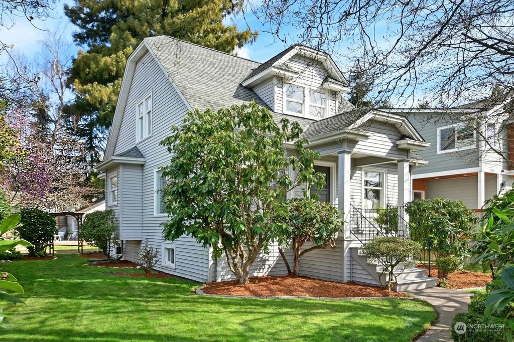 Photo of 1058 SW 150th Street, Burien, WA 98166 (MLS # 2049720)