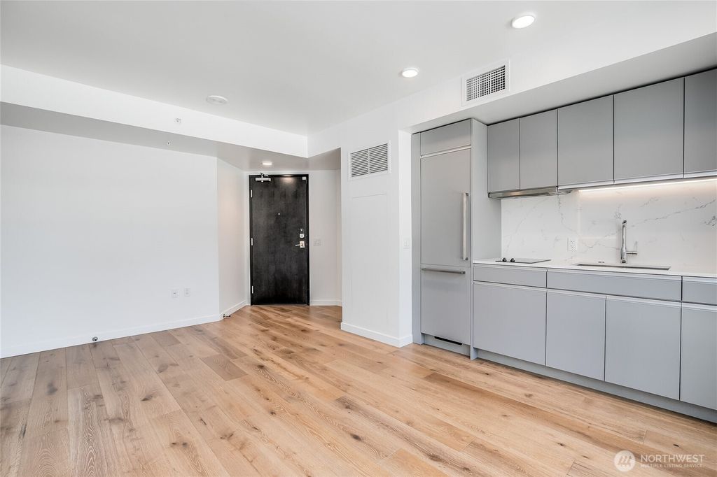 listing image 9366423035368660871