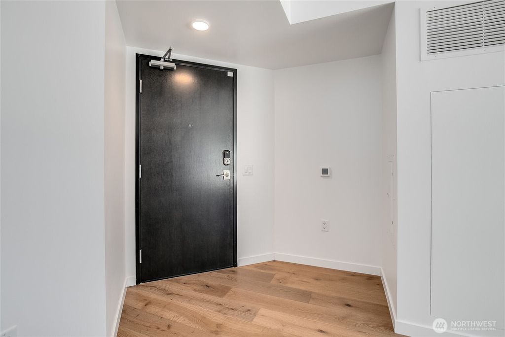 listing image 9367986792204152232
