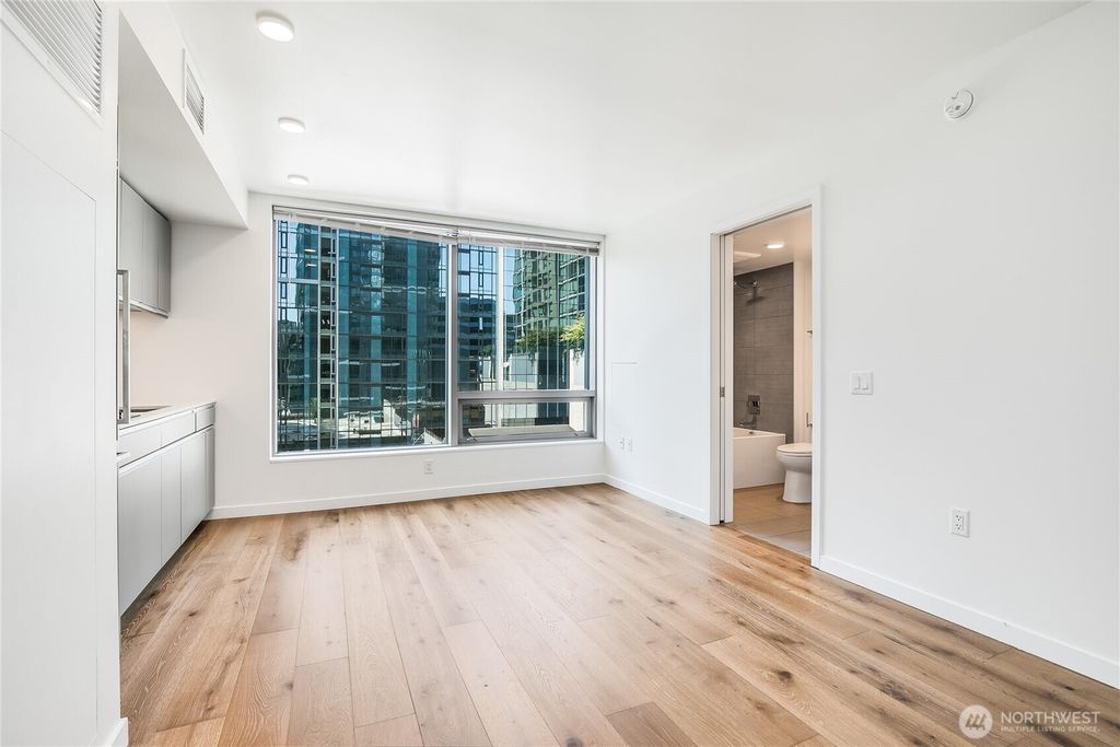 listing image 9366400970818305755