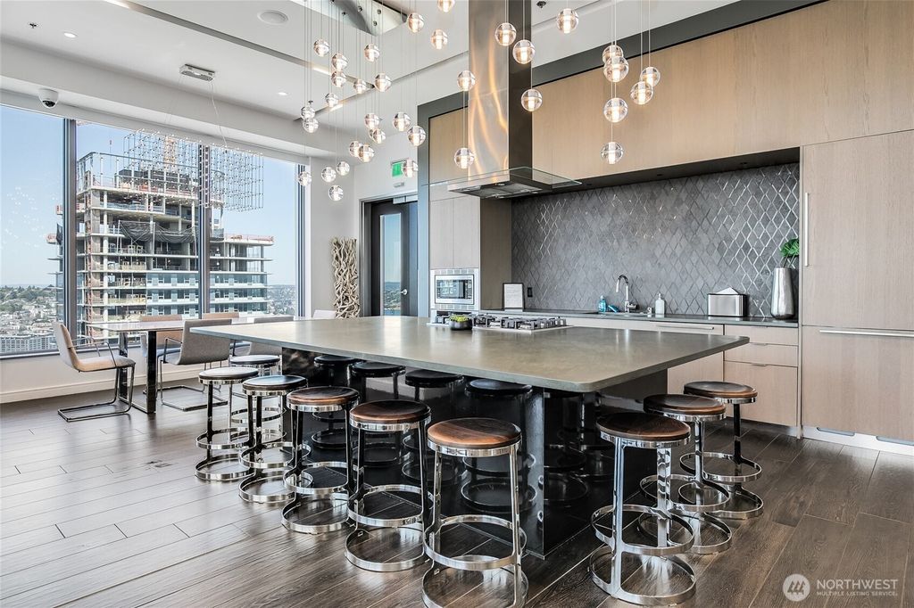 listing image 9363502715703906769