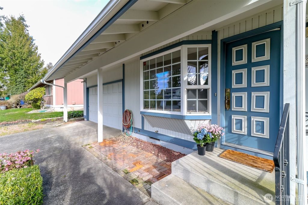 Photo of 32334 9th Avenue S, Federal Way, WA 98003 (MLS # 2504760)