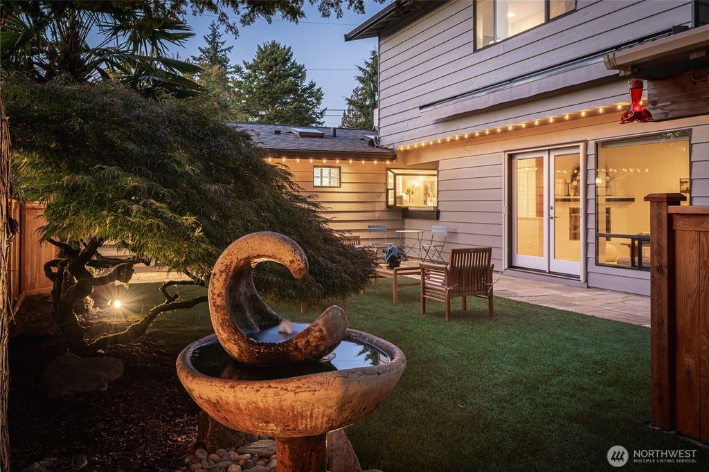 Photo of 11627 NE 75th Street, Kirkland, WA 98033 (MLS # 2419692)