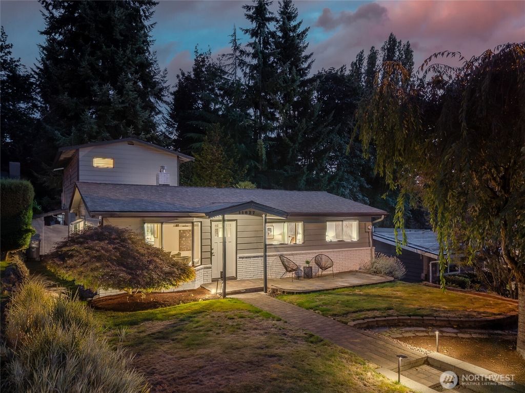 Photo of 11627 NE 75th Street, Kirkland, WA 98033 (MLS # 2419692)